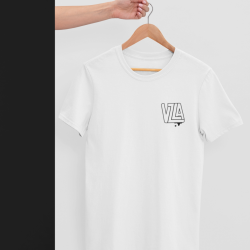 camiseta blanca letras negras